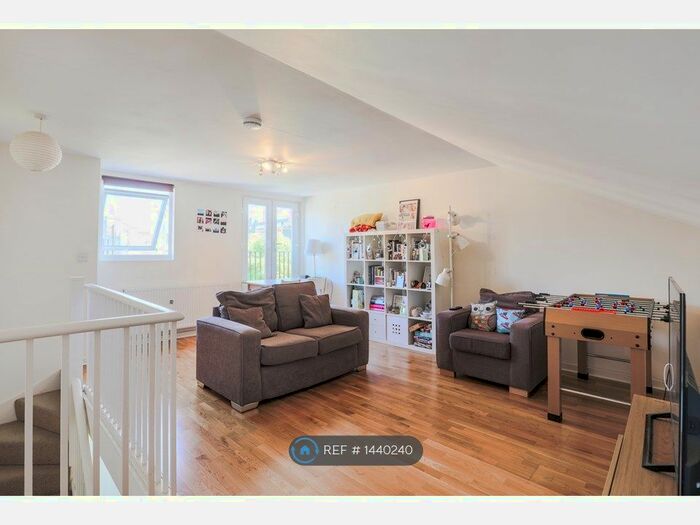 1 Bedroom Flat To Rent In Brook Drive, London, SE11