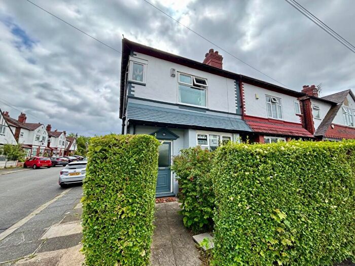 4 Bedroom Semi-Detached House For Sale In Elmsmere Road, Manchester, M20