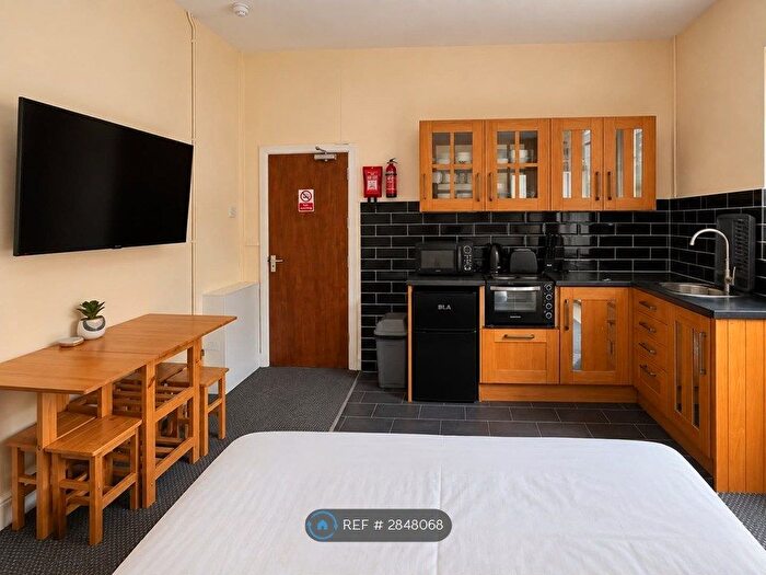 Studio To Rent In Oaklands Terrace, Swansea, SA1