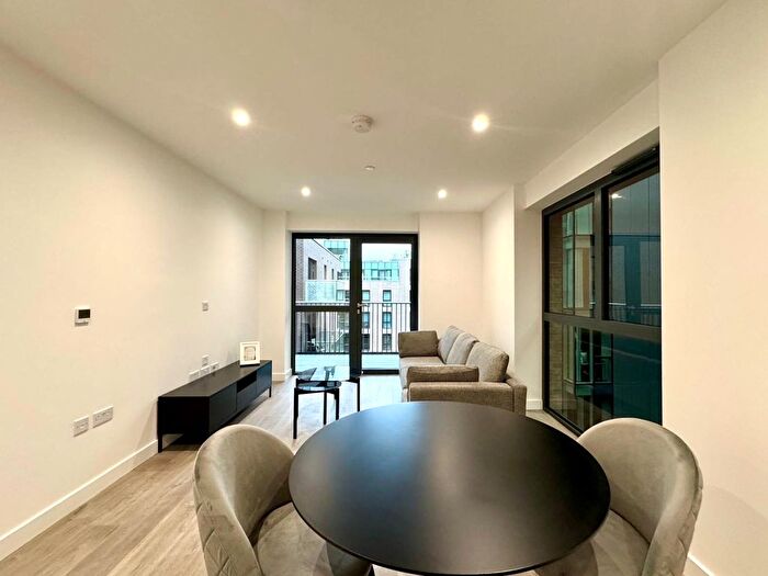 1 Bedroom Flat To Rent In Damsel Grove, London, N4