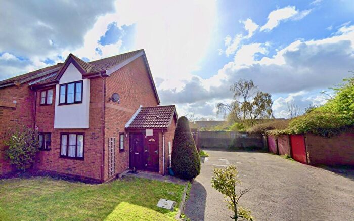 1 Bedroom End Of Terrace House To Rent In Kingsbridge Road, Walton-On-Thames, KT12