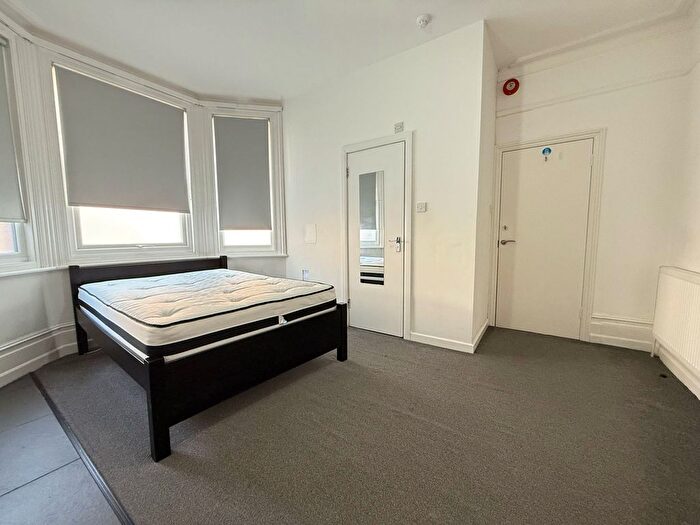 1 Bedroom Flat To Rent In Canterbury Road, Watford, WD17