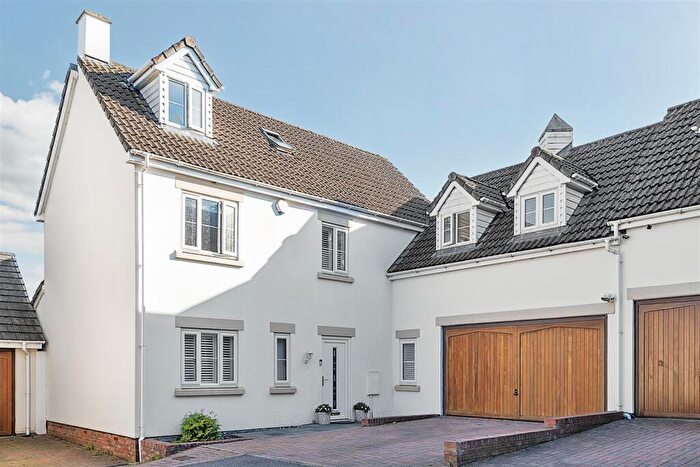 4 Bedroom Link Detached House For Sale In Mapstone Rise, Longwell Green, Bristol, BS30