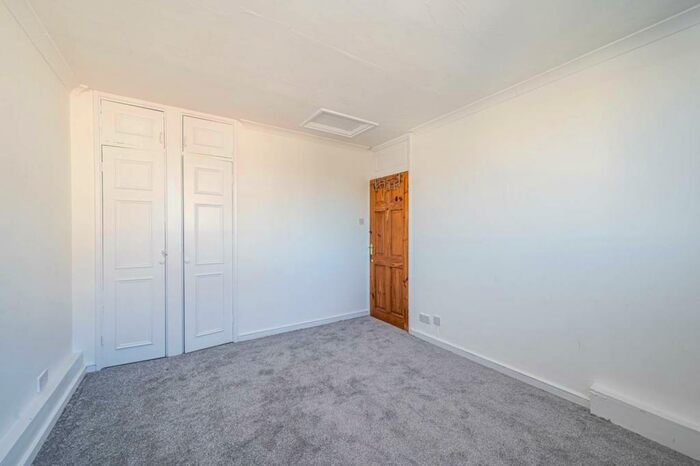 3 Bedroom Flat To Rent In Tottenham Road, Islington, London, N1