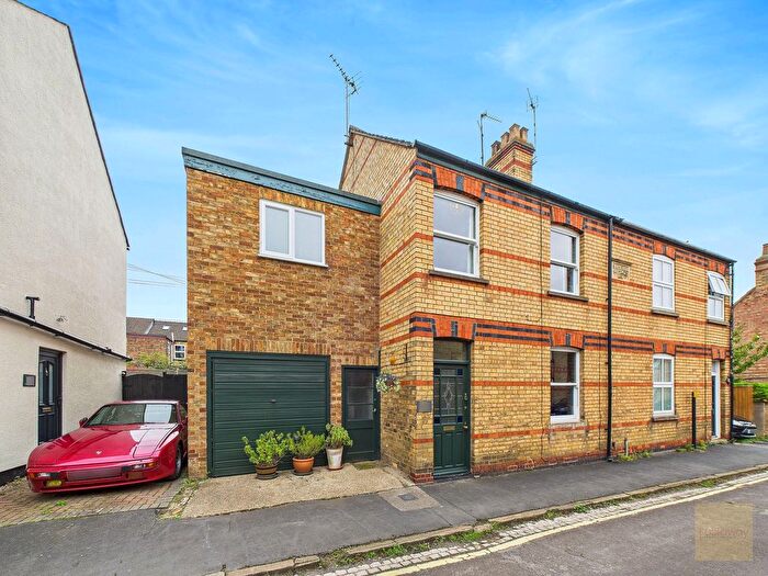 3 Bedroom End Terrace House For Sale In Vine Street, Stamford, PE9
