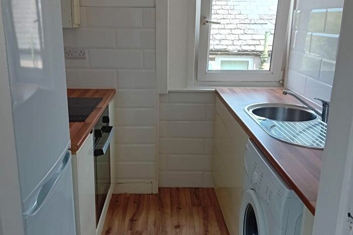 3 Bedroom Flat To Rent In Croftmont Avenue, Croftfoot, Glasgow, G44