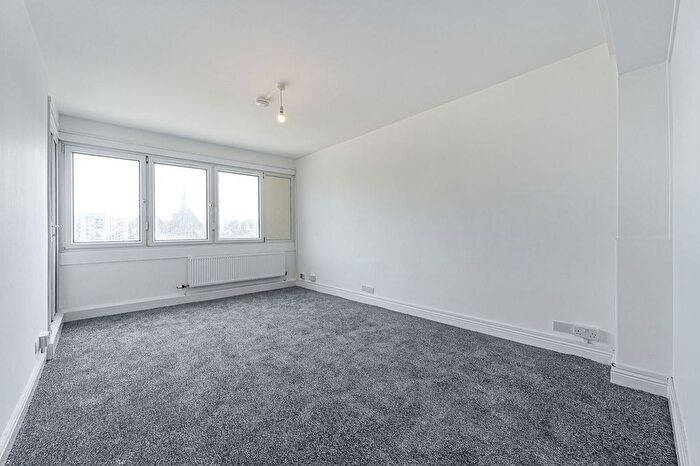 3 Bedroom Flat For Sale In Rainsborough Avenue, Rotherhithe, London, SE8