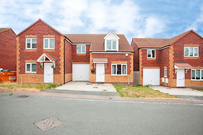3 Bedroom Semi-Detached House For Sale In Hobson Way, Dalton, Rotherham, S65