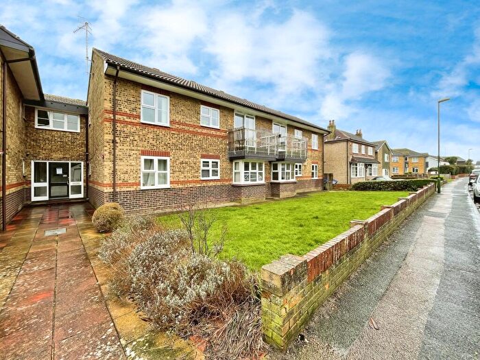 1 Bedroom Flat To Rent In Old Salts Farm Road, Lancing, BN15