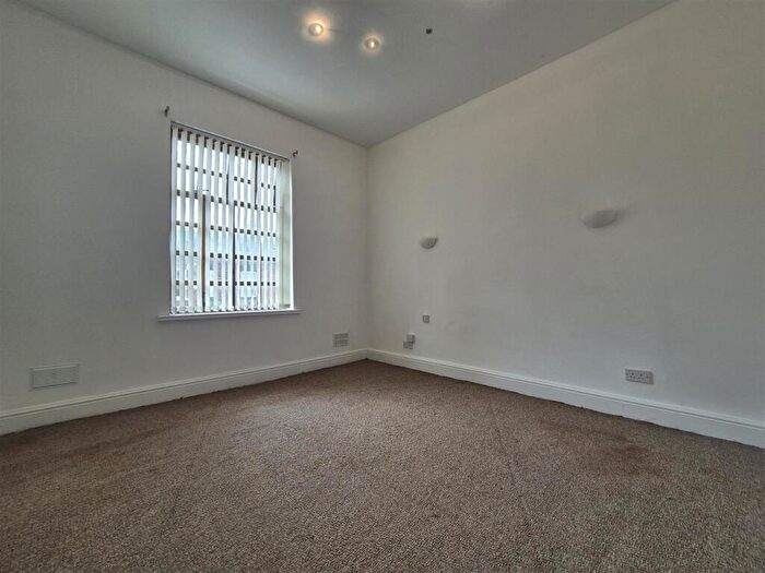 2 Bedroom End Of Terrace House To Rent In Cheetham Hill Road, Dukinfield, SK16
