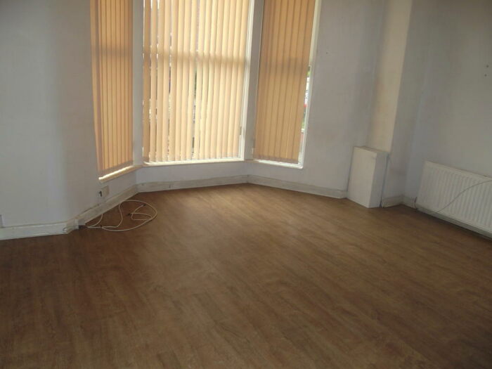 2 Bedroom Apartment To Rent In Lorne Street, L7