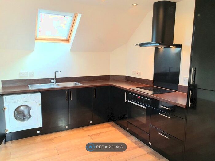 1 Bedroom Flat To Rent In Chapel Court, Bromsgrove, B61