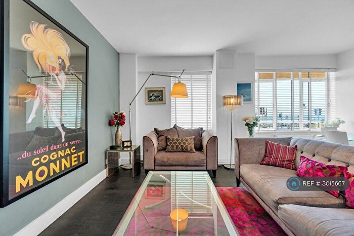3 Bedroom Flat To Rent In Embassy Court, Brighton, BN1