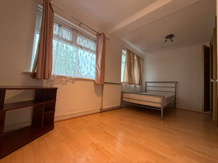 4 Bedroom Semi-Detached House To Rent In Weston Drive, Stanmore, Greater London, HA7