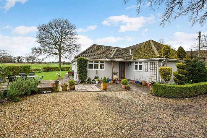 4 Bedroom Bungalow For Sale In Barncroft, Appleshaw, Andover, SP11