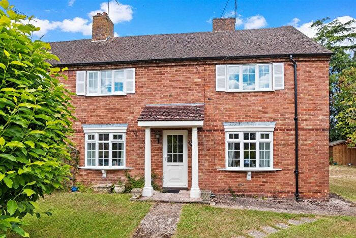 3 Bedroom Semi-Detached House For Sale In Highfield Close, Snitterfield, Stratford-Upon-Avon, CV37