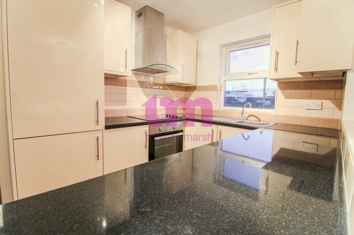 1 Bedroom Flat To Rent In Gloucester Court, Dock Road, Tilbury, RM18