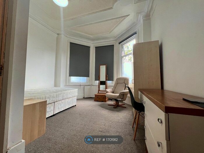 2 Bedroom Flat To Rent In Frobisher Road, London, N8