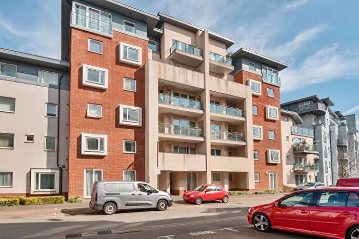 2 Bedroom Apartment For Sale In Coxhill Way, Aylesbury, HP21