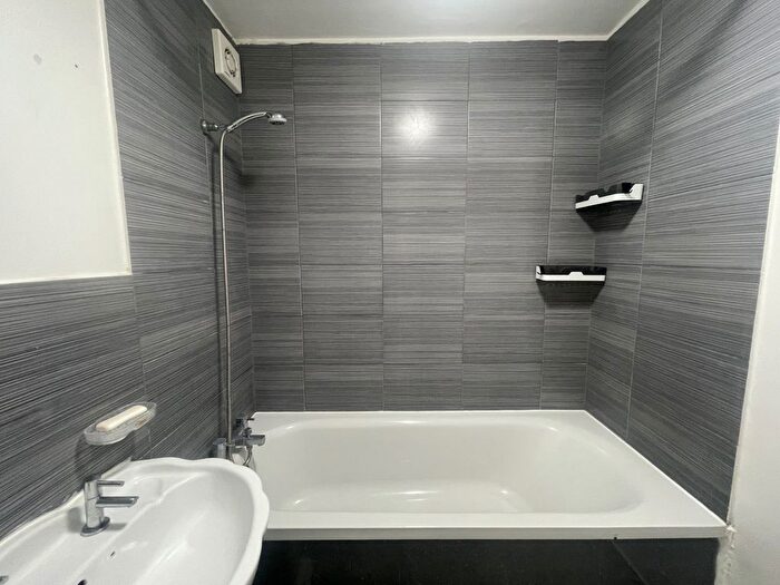 1 Bedroom Flat To Rent In Huxley Close, Northolt, UB5