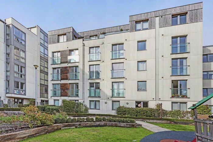 1 Bedroom Flat To Rent In Garden Road, Richmond, TW9