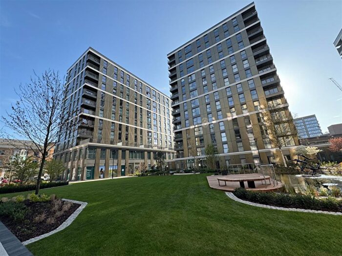 1 Bedroom Flat To Rent In Eden Grove, Staines, TW18