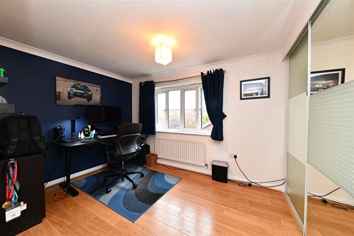 2 Bedroom End Of Terrace House For Sale In The Beacons, Stevenage, SG1