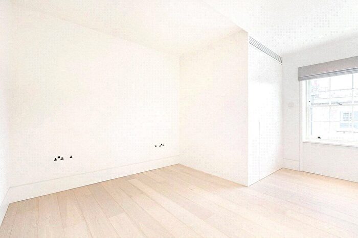 3 Bedroom Flat To Rent In Portobello Road, Notting Hill, W11