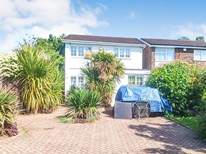 3 Bedroom Detached House For Sale In Grimsdyke Road, Pinner, HA5