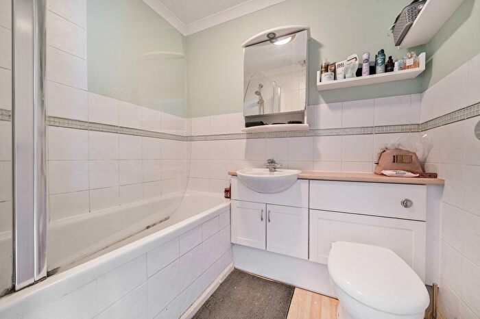 1 Bedroom Flat For Sale In Kilmington Close, Bracknell, RG12