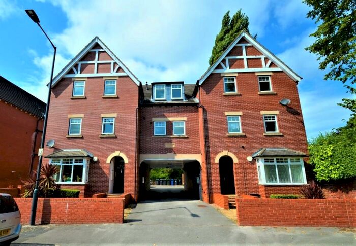 2 Bedroom Flat To Rent In Victorian Court, Victorian Crescent, Doncaster, DN2