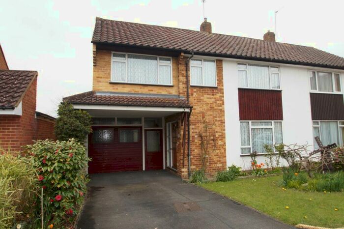 4 Bedroom House To Rent In Southfield Gardens, Burnham, SL1