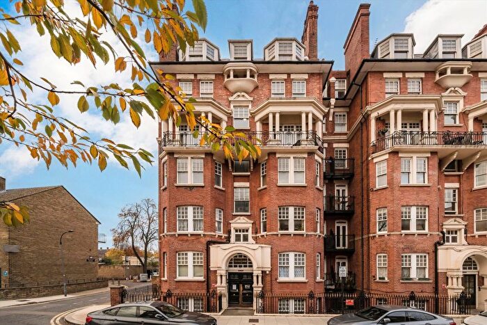 4 Bedroom Flat To Rent In Queen Caroline Street, Hammersmith, W6