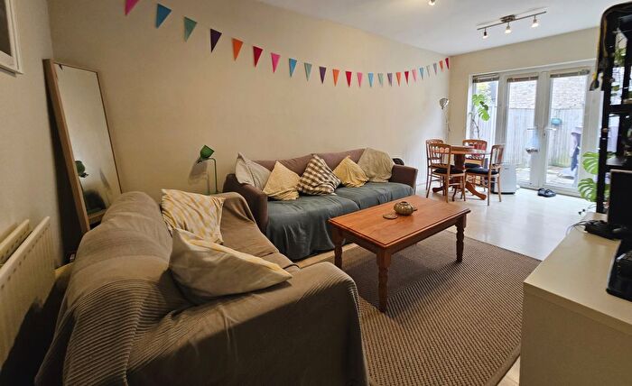 2 Bedroom Maisonette To Rent In Delia Street, London, SW18