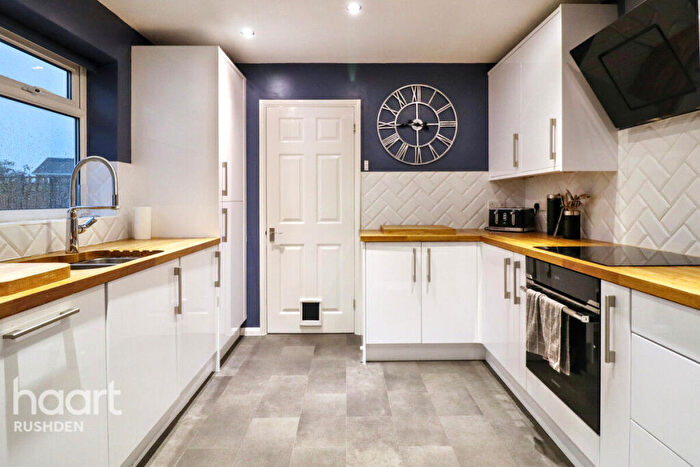 4 Bedroom Semi Detached House For Sale In Cedar Close, Wellingborough, NN29