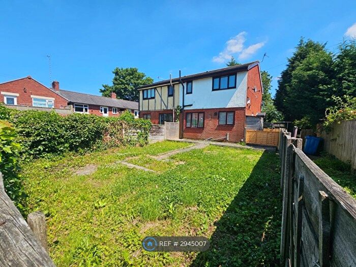 1 Bedroom Semi Detached House To Rent In Freshwinds Court, Oldham, OL4