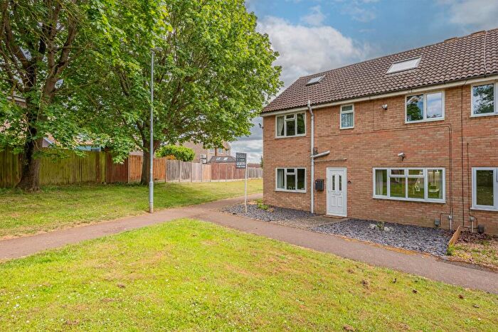 4 Bedroom End Of Terrace House For Sale In Otter Way, Eaton Socon, St. Neots, Cambridgeshire, PE19