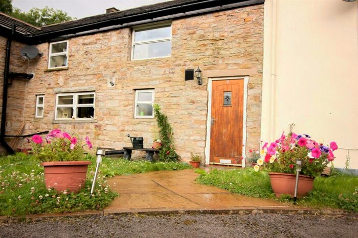 2 Bedroom Cottage To Rent In Yeoman Fold, Ightenhill, BB12