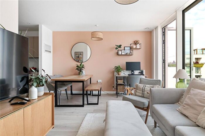 1 Bedroom Penthouse For Sale In Coster Avenue, London, N4