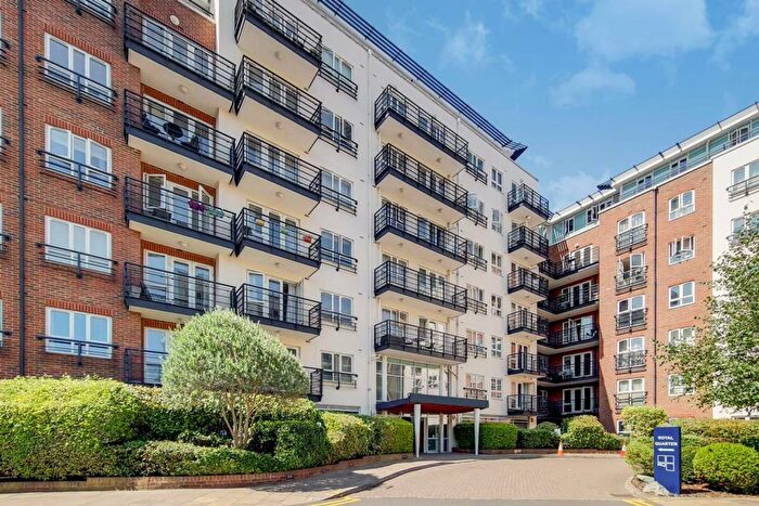 2 Bedroom Flat For Sale In Dartmouth House, KT2