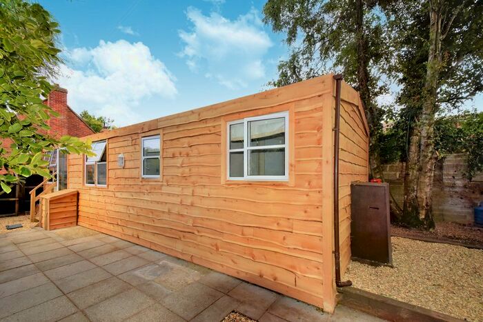 2 Bedroom Lodge To Rent In Black Water Mill Farm, Blackwater, PO30