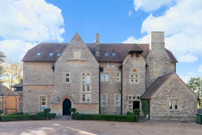 2 Bedroom Flat To Rent In High Street, Upper Heyford, OX25