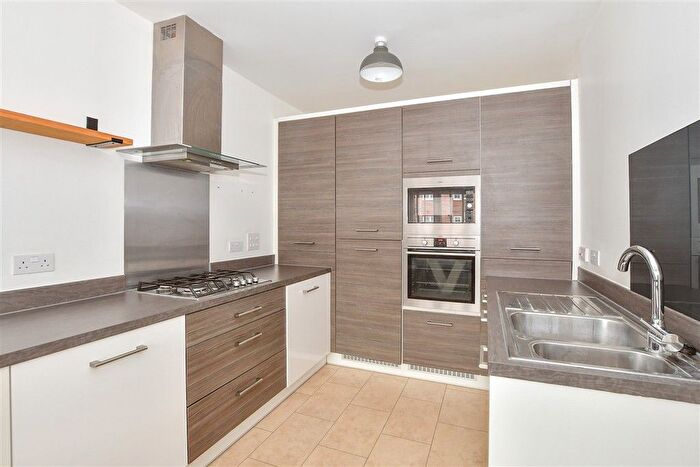 4 Bedroom End Of Terrace House For Sale In Eccles Close, Aylesford, Kent, ME20