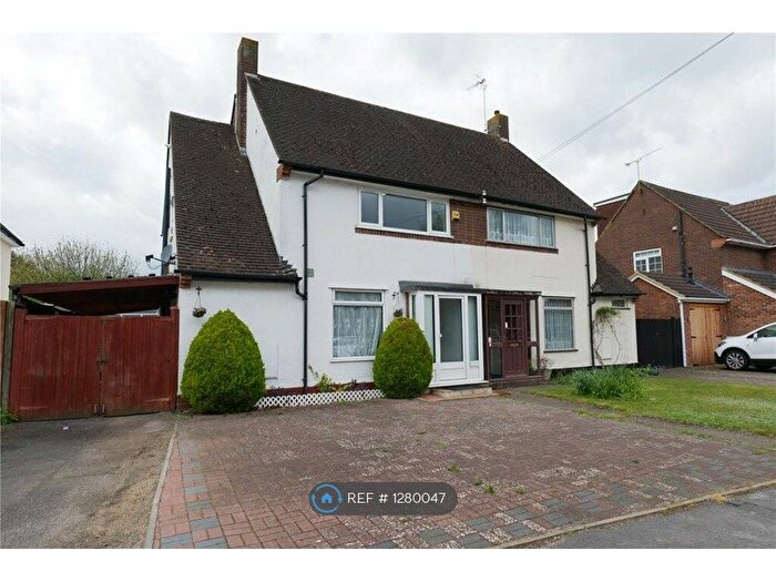 3 Bedroom Semi-Detached House To Rent In Kenton Road, Reading, RG6