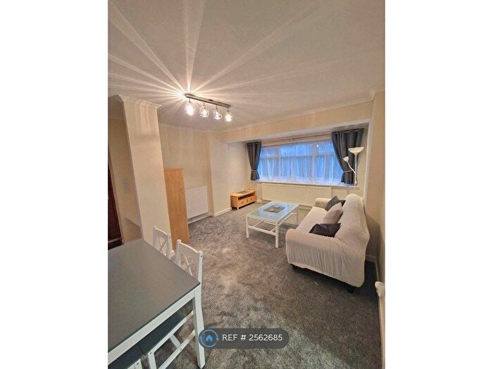 1 Bedroom Flat To Rent In Brantingham Road, Whalley Range, Manchester, M16