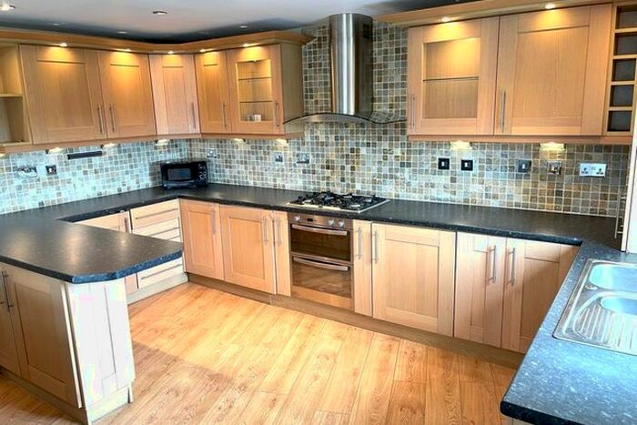 3 Bedroom Flat To Rent In Middlesex Gardens, Kinning Park, Glasgow, G41