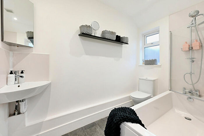 3 Bedroom Detached House For Sale In Highfield Road, Farnborough, GU14