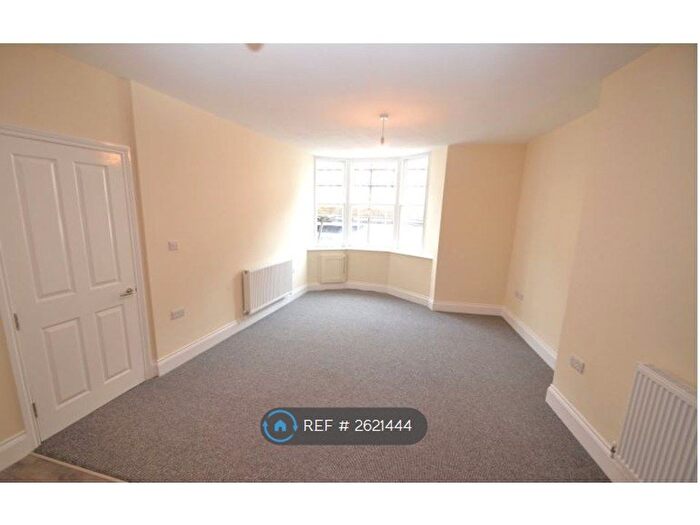 2 Bedroom Flat To Rent In High Street, Bideford, EX39