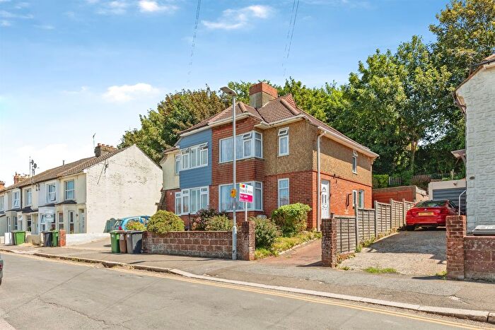 3 Bedroom Semi-Detached House For Sale In Oakfield Road, Hastings, TN35