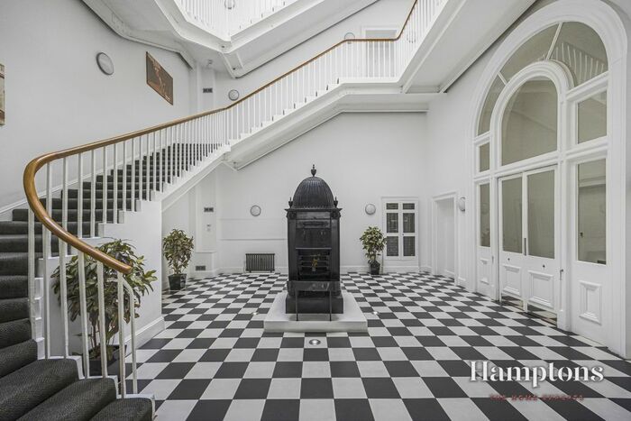 2 Bedroom Flat To Rent In Cadogan Road, London, SE18